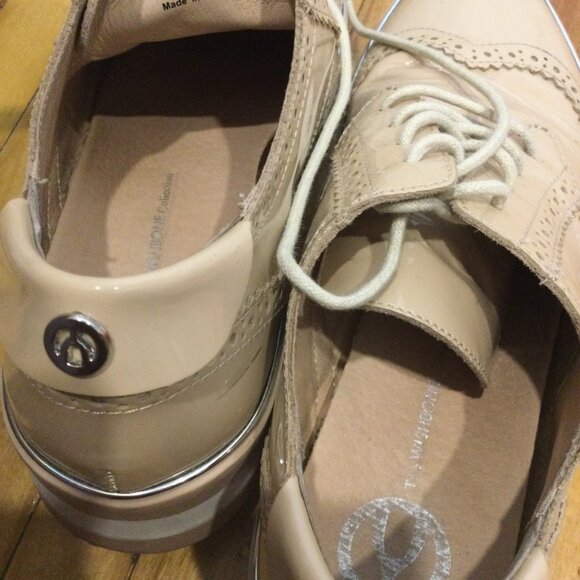 Nude Patent Leather Rosalie Wishbone Shoes (size 9.5) - Picture 6 of 8